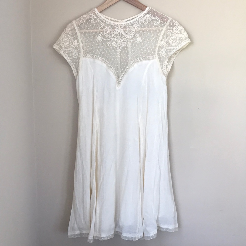 Urban Outfitters - White lace dress - Size M